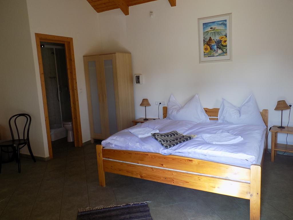 Platan Panzio Bed & Breakfast Nyul Luaran gambar