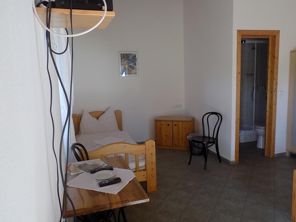 Platan Panzio Bed & Breakfast Nyul Luaran gambar